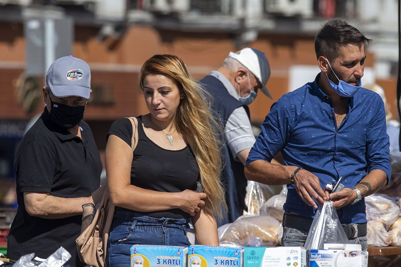 Ev dışında maske takmak yasak ama! Ankara'da maske yüzden başka her yere takılıyor - Resim: 4