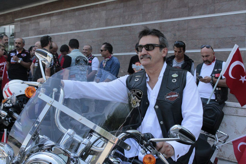 Eski bakan Kürşat Tüzmen ekran yıldızı oluyor! Motorsikletle bir yol hikâyesi yazacak - Resim: 2