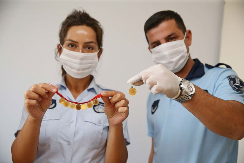 İzmir'de bir dilencinin üzerinden çıkan altınlar ve nakit para pes dedirtti - Resim: 3