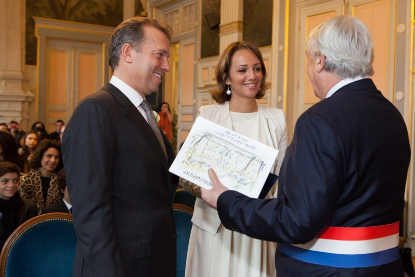 Cem Uzan 'azgın teke sendromu'na yakalandı! 40 yaşındaki karısını 27 yaşındaki sosyetik güzelle aldattı - Resim: 1