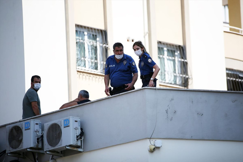 Adana'da cam silerken 11. kattan düşen kadın hayatını kaybetti - Resim: 3