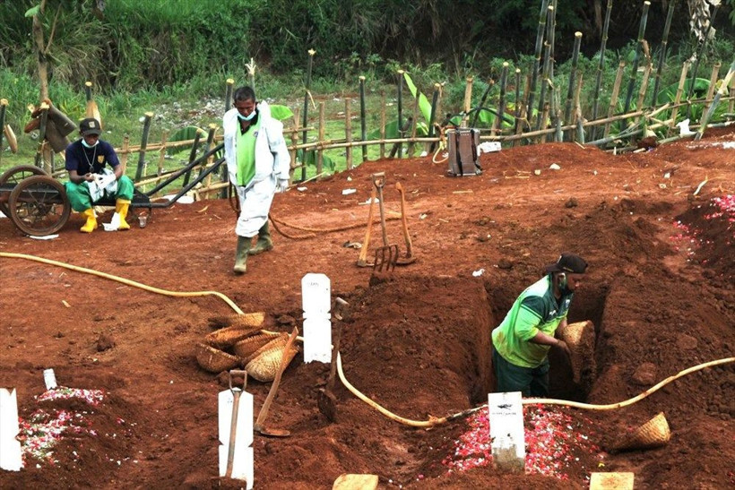 Endonezya'da vaka sayıları arttı! Mezarlık alanı genişletiliyor - Resim: 3