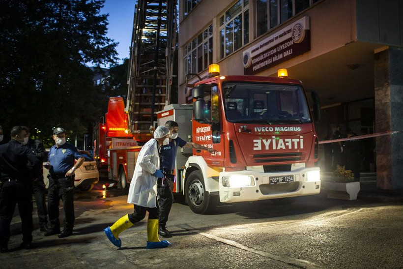 Ankara'da hastane odasında yangın çıkaran psikiyatri hastası öldü, 2 kişi yaralandı - Resim: 2