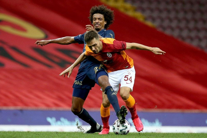 Erman Toroğlu'ndan Terim'e eleştiri: Fener'i yenemiyorsa kusura bakmasın - Resim: 2