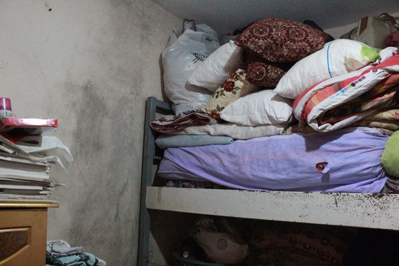 6 çocuklu aile 7 yıldır lağım suyu basan evde yaşıyor eşyaları çürüyüp bozuldu - Resim: 4