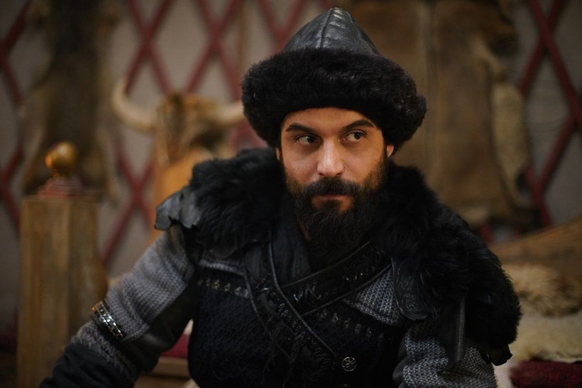 Diriliş Ertuğrul'un yıldızı Sen Çal Kapımı dizisine transfer oldu! Hande Erçel'in yeni rol arkadaşı şaşırttı - Resim: 3