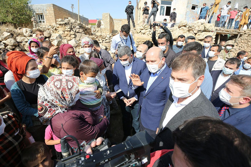 İçişleri Bakanı Soylu, Sakarya'da dövülen mevsimlik tarım işçilerini Mardin'de ziyaret etti - Resim: 3