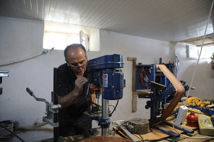 Bingöl'de emekli olan adam hiçbir eğitim almadan yapıyor! Yılda 2 tane satıyor - Resim: 1