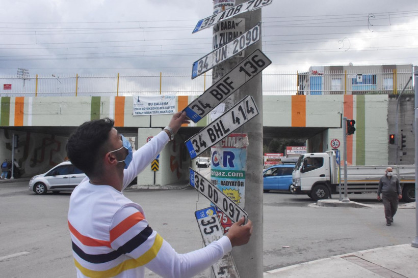 Dilek ağacı gibi elektrik direği İzmir'de sahipli plakaları böyle astılar - Resim: 3