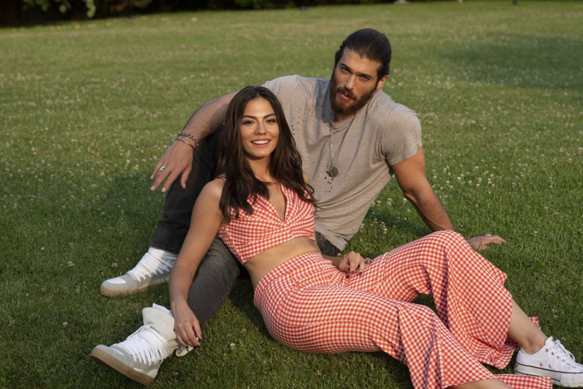Can Yaman ve Demet Özdemir İtalya'daki programdan bakın kaç para almış - Resim: 1
