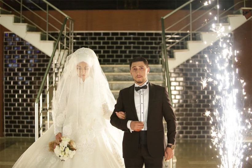 Muş'ta şaşırtan görüntü! 1 saatlik aşiret düğününün 40 dakikası takı töreniyle geçti - Resim: 2