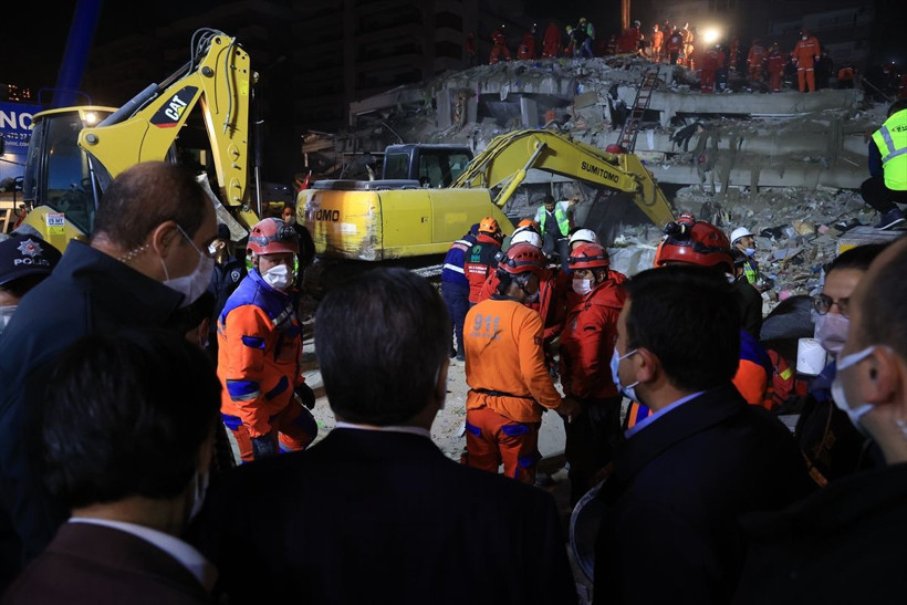 İzmir depreminde can kaybı 60'a yükseldi - Resim: 3