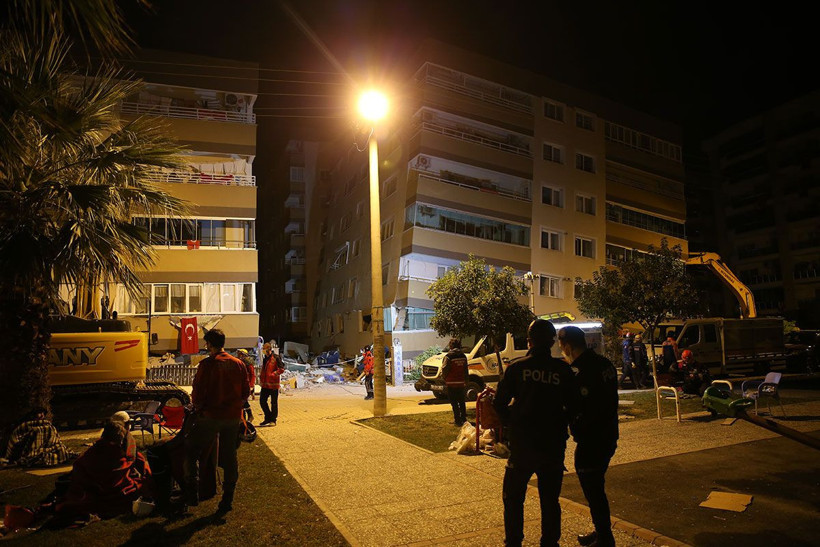 İzmir depreminde can kaybı 60'a yükseldi - Resim: 2