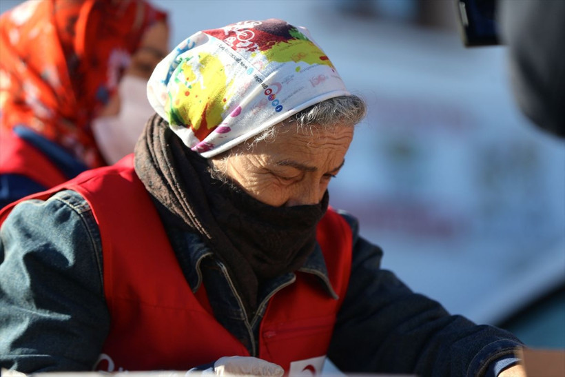 Yaşını duyunca şaşıracaksınız! İzmir depremini duyunca yardıma koştu - Resim: 4