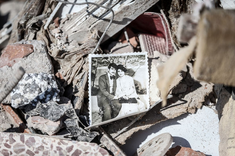 İzmir depreminden geriye kalanlar yürek burktu! Enkazdan gelen o ses çok duygulandırdı - Resim: 4