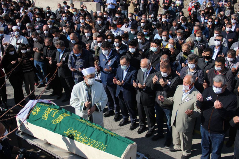 İzmir'de Ayda'nın annesi Fidan Keskin Gezgin'in cenazesi yürek yaktı - Resim: 3