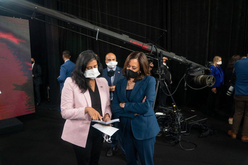 Tekirdağ'ın gelini Rohini Kösoğlu Joe Biden yönetimine girdi! Kamala Harris'in sağ kolu oldu - Resim: 1