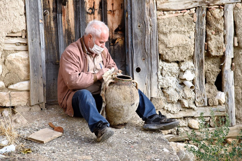 Bilecik'te 21 yıl önce ölen annesinin sakladığı küpü buldu içinden bakın ne çıktı! - Resim: 1