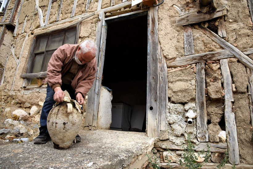 Bilecik'te 21 yıl önce ölen annesinin sakladığı küpü buldu içinden bakın ne çıktı! - Resim: 4