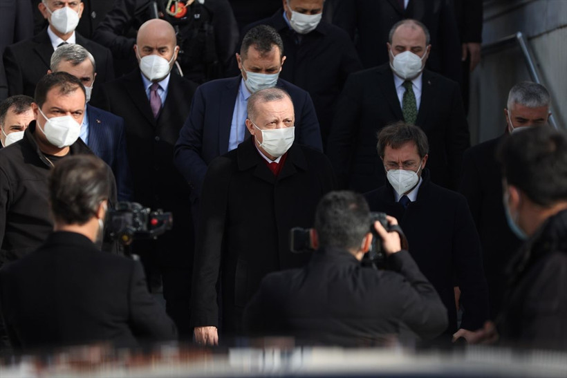 Cumhurbaşkanı Erdoğan 'Bununla beslenin size covid movid bulaşmaz" deyip dağıttı - Resim: 2