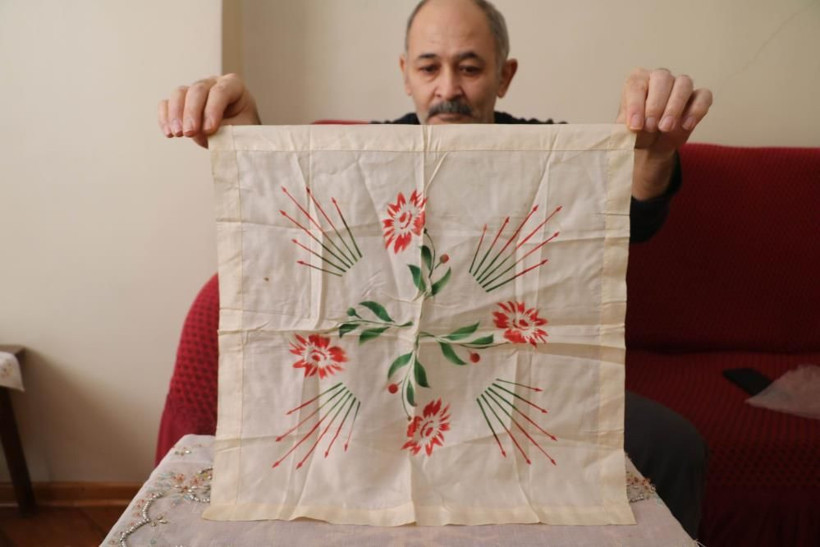 Gaziantep’te Atatürk'ün babasına hediye ettiği mendili satışa çıkardı - Resim: 3
