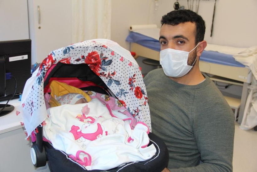 Milyonda bir görülüyordu! Mersin'de 1 günlük Miray bebek iç organları dışarıda doğdu - Resim: 1