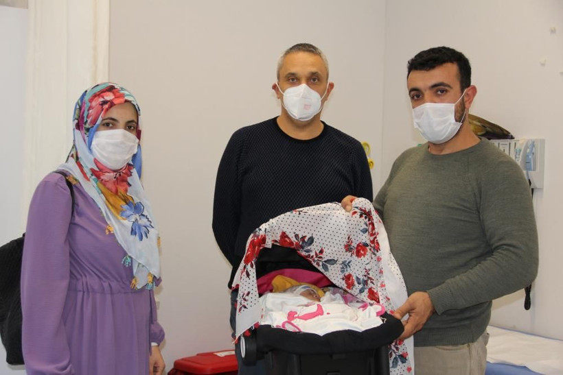 Milyonda bir görülüyordu! Mersin'de 1 günlük Miray bebek iç organları dışarıda doğdu - Resim: 3