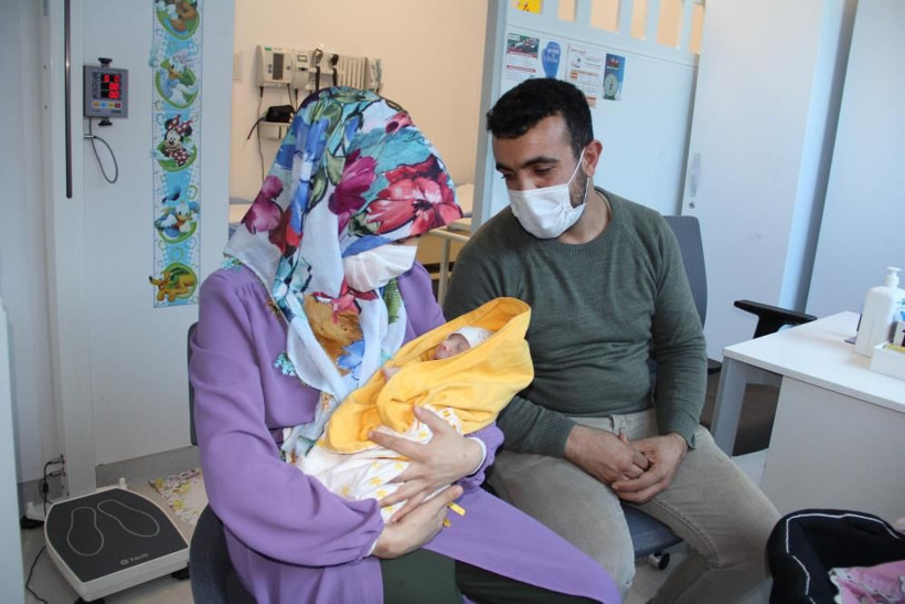 Milyonda bir görülüyordu! Mersin'de 1 günlük Miray bebek iç organları dışarıda doğdu - Resim: 4