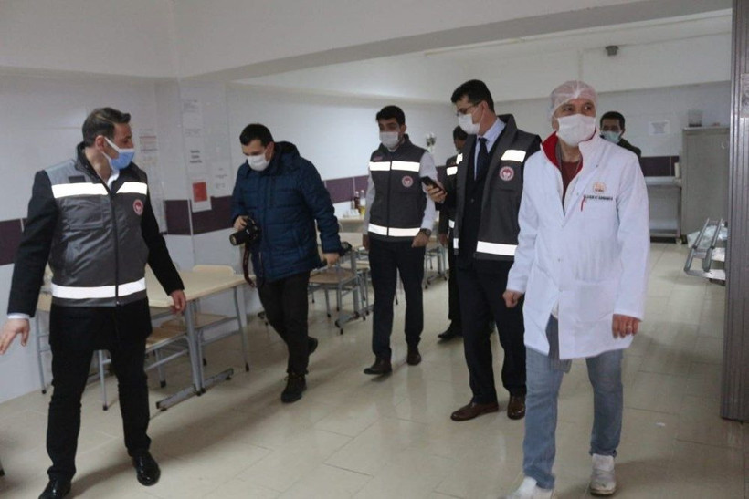 O eski 'neşeli' halinden eser kalmadı! İğrenç videoya ceza yağdı suratlar asıldı - Resim: 4