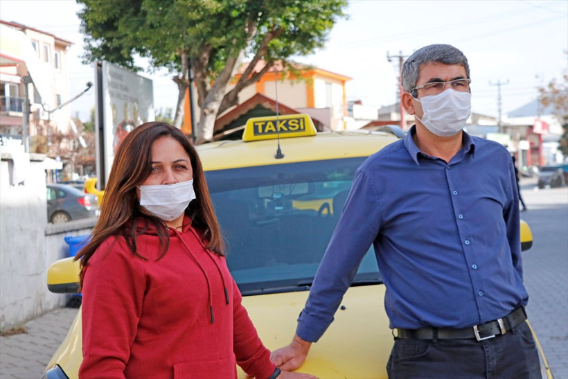 Kadın müşteri 'Sevim Abla'yı tercih ediyor! Fethiyeli karı koca aynı durakta taksicilik yapıyor - Resim: 1