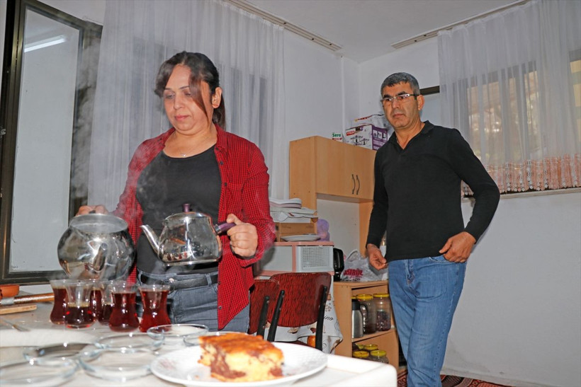 Kadın müşteri 'Sevim Abla'yı tercih ediyor! Fethiyeli karı koca aynı durakta taksicilik yapıyor - Resim: 3