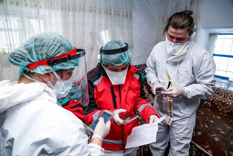 Covid-19 savaşçılarının yoğun kış şartlarında aşıyı ulaştırma serüveni! "Vurdunuz kırdınız geldiniz” - Resim: 1