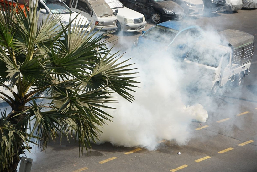 Myanmar'da darbe karşıtı protestolarda ölü sayısı artıyor! Sağlık çalışanı öldürüldü - Resim: 4