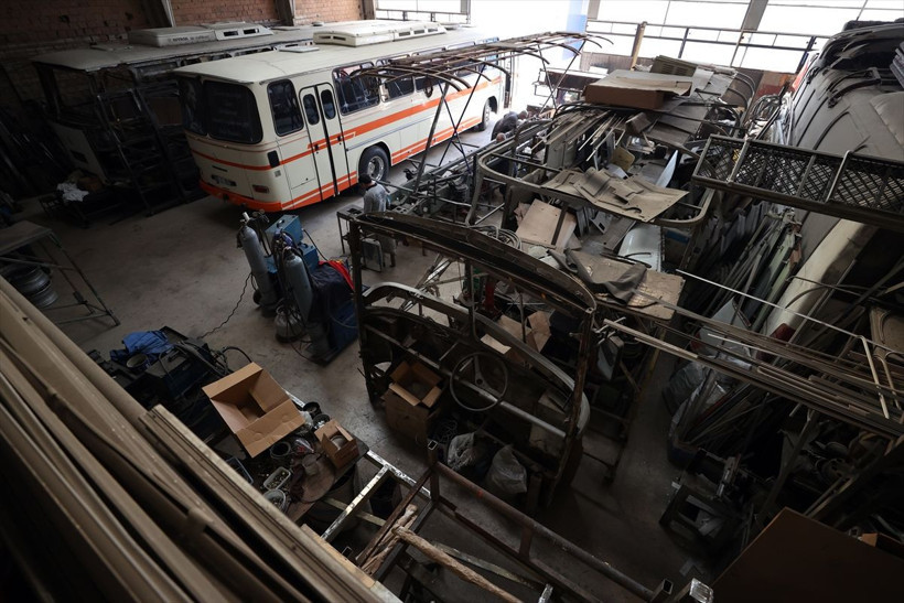 Türkiye'de bir ilk! 60-70 yaşındaki "emekliye ayrılmış" otobüsler ilk günkü haline geliyor - Resim: 3