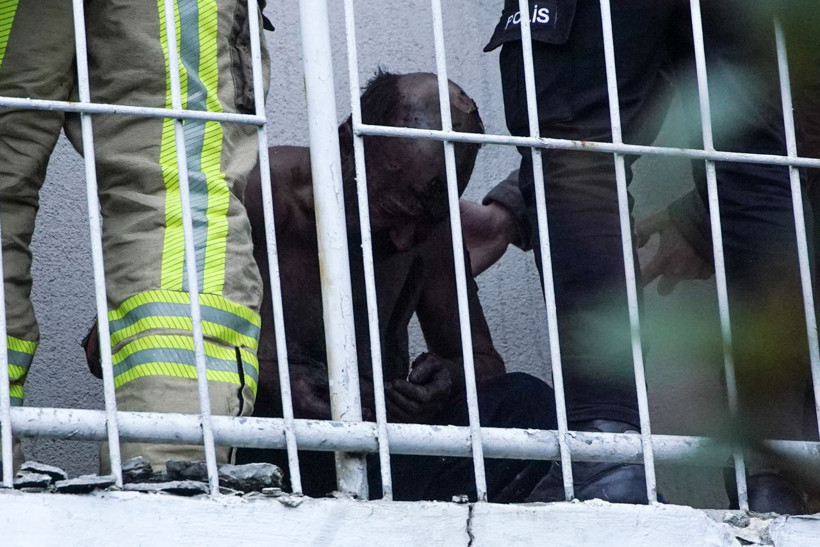 İstanbul Güngören'de dehşet anları! Yürekler ağızlara geldi bu halde kurtardılar... - Resim: 4