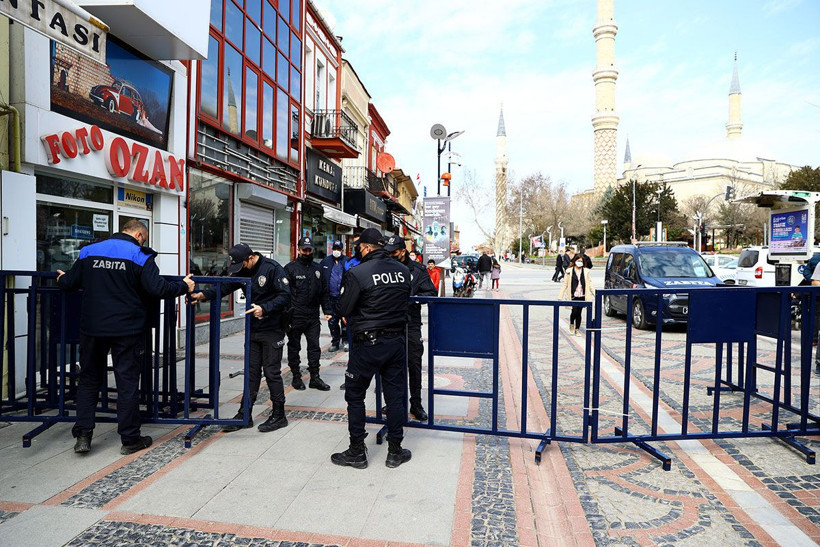'Çok yüksek riskli' illerde peş peşe yeni yasak kararları geliyor! Sokakta ayaküstü sohbet yasaklandı - Resim: 4