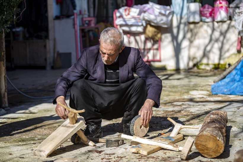 15 yaşındayken dedesi öğretti! Hataylı Mehmet usta 60 yıldır yüzleri güldürüyor - Resim: 1