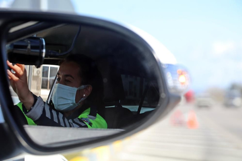 Türkiye’nin tek kadın radar polisi! Hıza geçit vermiyor ceza yazınca teşekkür ediyorlar - Resim: 1