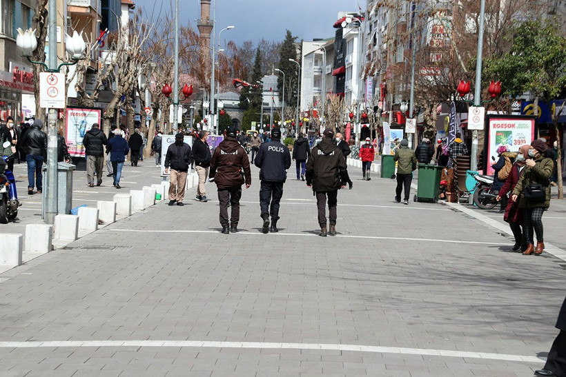 Batıdaki tek 'mavi' şehir Uşak'ta vakalar fırladı sadece 3 'mavi' şehir kaldı! İşte il il son durum - Resim: 1