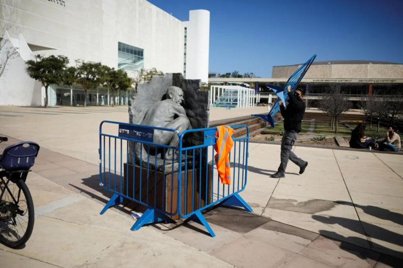 Gören şok oldu! İsrail'de Başbakan Netanyahu'nun 'çıplak heykel'ini diktiler - Resim: 3