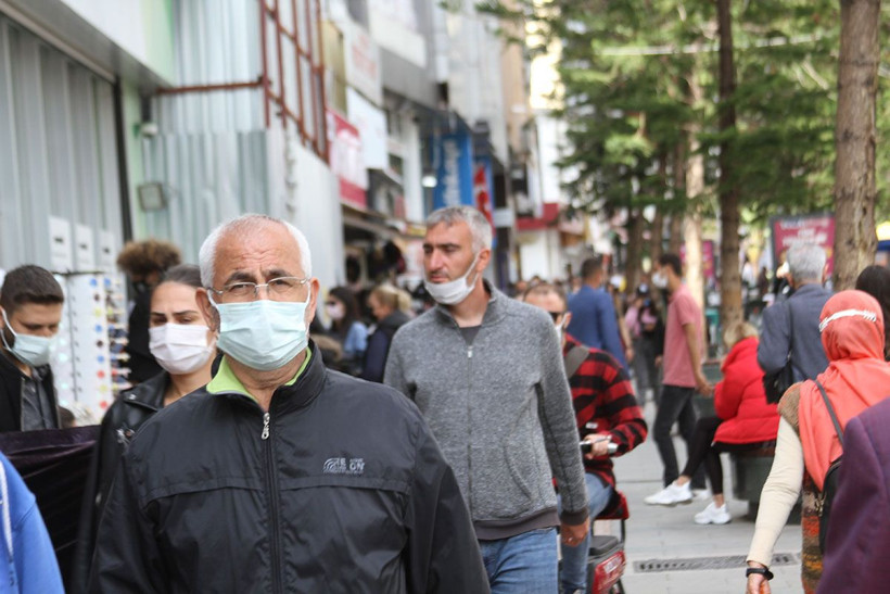 'Canım sıkıldı dışarı çıktım Kırmızıya dönsün Antalya'! Bu korona kolay kolay bitmez - Resim: 2
