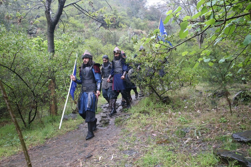 Pakistanlı gençler 'Diriliş Ertuğrul' sevgisini sete taşıdı - Resim: 1