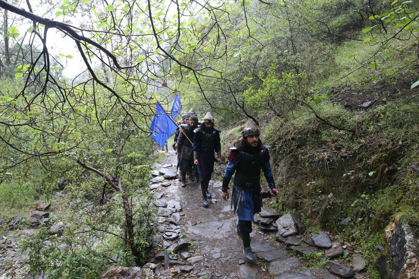Pakistanlı gençler 'Diriliş Ertuğrul' sevgisini sete taşıdı - Resim: 2
