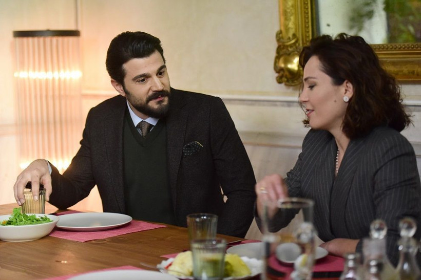 Tülin Özen Burak Sevinç Kırmızı Oda'dan ayrıldı Yiğit Özşener Esra Ronabar yıktı geçti - Resim: 3