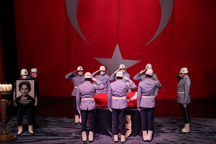 Usta oyuncu Handan Ertuğrul ölmeden önce 5,5 milyon TL'yi bakın nereye bağışlamış - Resim: 2