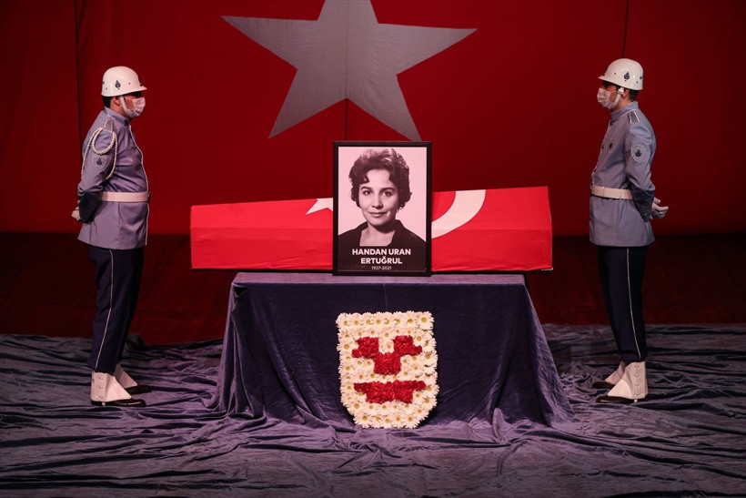 Usta oyuncu Handan Ertuğrul ölmeden önce 5,5 milyon TL'yi bakın nereye bağışlamış - Resim: 4