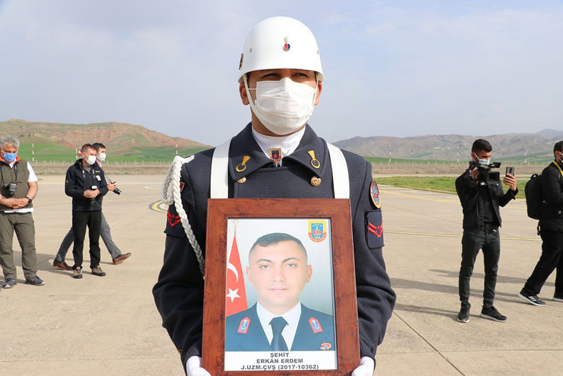 Siirt şehidinin eşinin sözleri yürekleri bir kez daha yaktı! 'Şehit olacağı içime doğmuştu' - Resim: 4