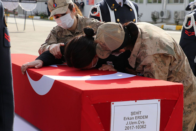 Siirt şehidinin eşinin sözleri yürekleri bir kez daha yaktı! 'Şehit olacağı içime doğmuştu' - Resim: 3
