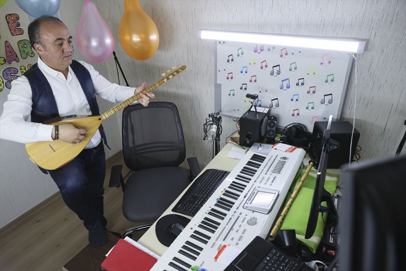İnternet üzerinden verdiği müzik dersleriyle 5 bin kişilik çocuk korosu oluşturdu - Resim: 2