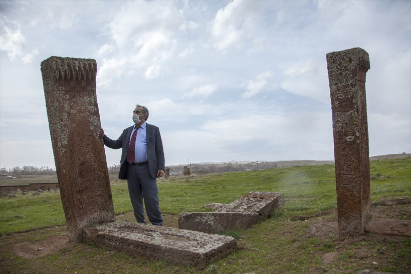 Ahlat Selçuklu mezarlığı bambaşka bir yüze kavuşuyor karekodlu uygulama - Resim: 2